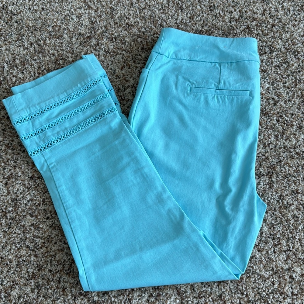 Chico’s aqua cropped pant with crochet lace details stretchy size 2 - Picture 6 of 8